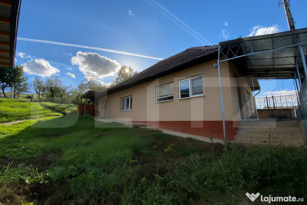 Casa traditionala din piatra, modernizata, la doar 22 km de