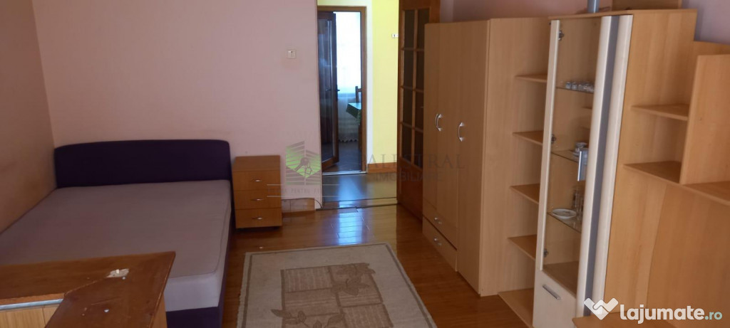 2 camere Tractorul,decomandat,etajul 1,90000 Euro