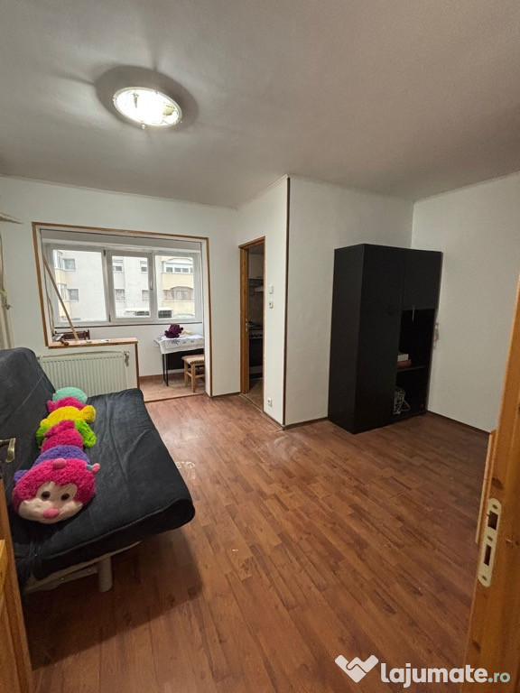 De închiriat garsonieră spațioasă și luminoasă – 30 mp, 320 €/lună
