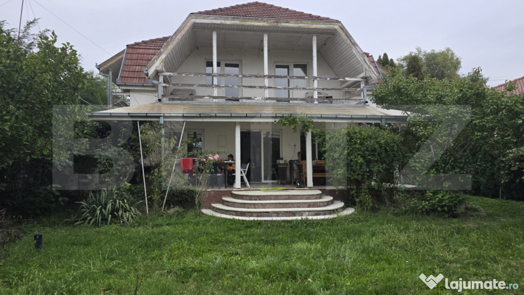 Casa 5 camere , 300 mp; Teren - 2000 mp . Viile Satu Mare