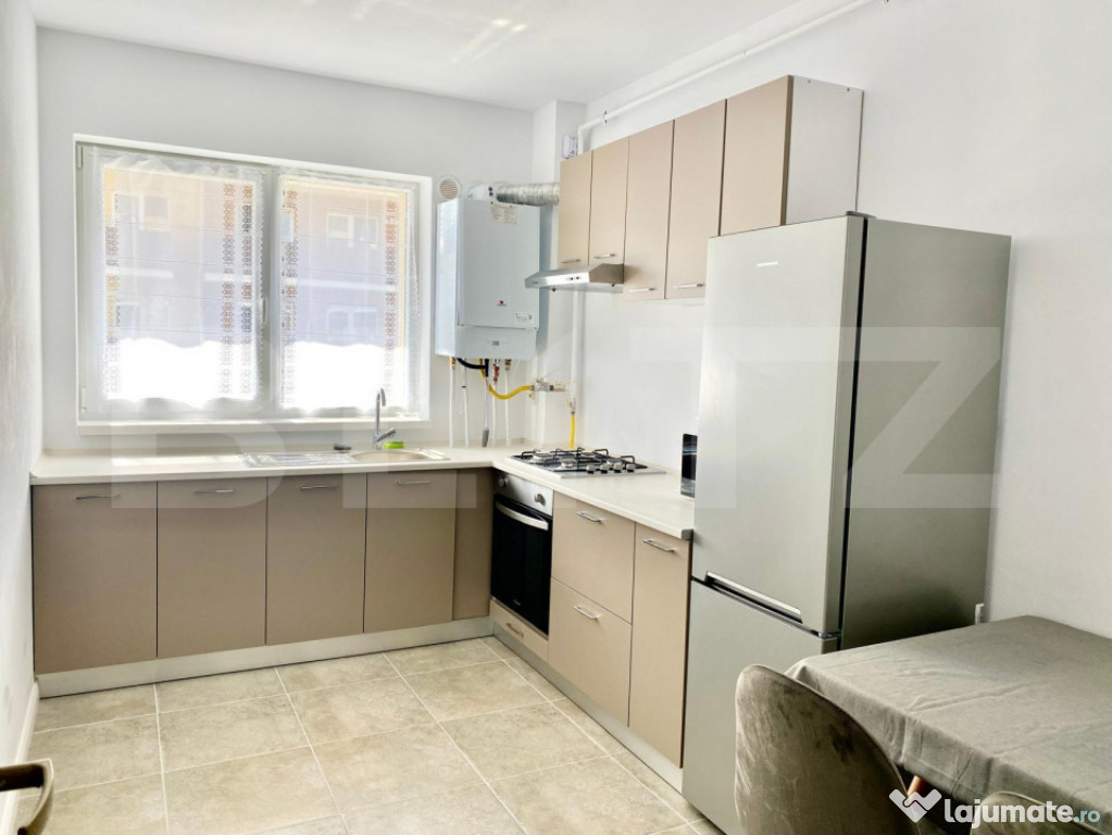 De vanzare Apartament cu 3 camere , Zona Superba Sanpetru