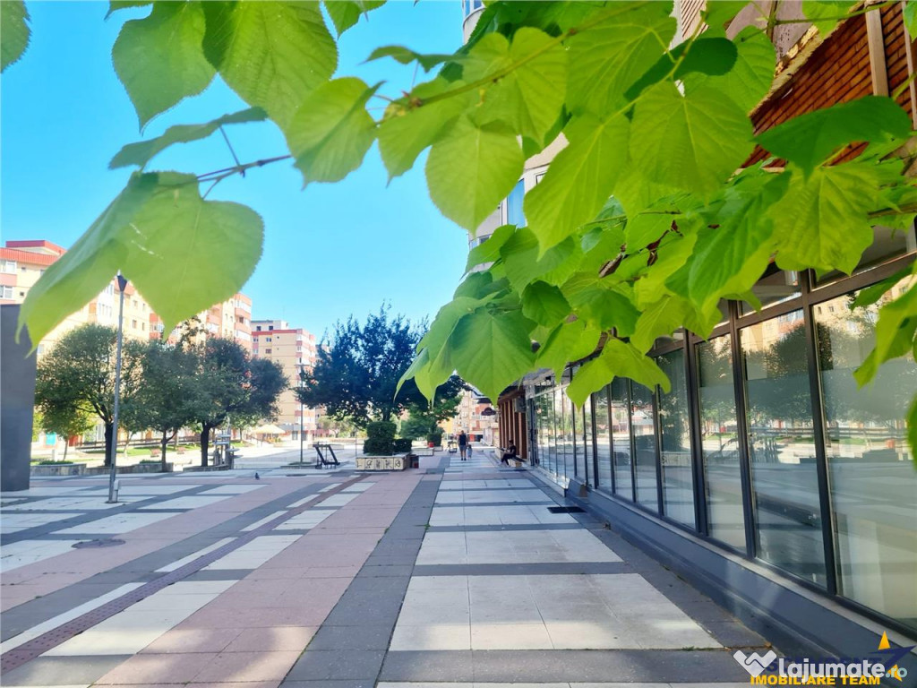 In cartierul verde Racadau, apartament decomandat, boxa, loc