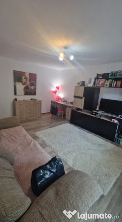 Apartament 2 camere, decomandat - zona Racadau