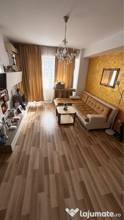 Apartament 3 camere 76 mp