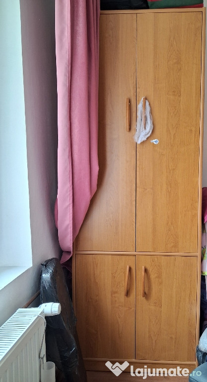 Dulap, potrivit pentru camere mai mici