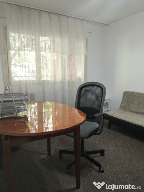 Apartament 2 camere, etaj 1/4 zona Malu Rosu