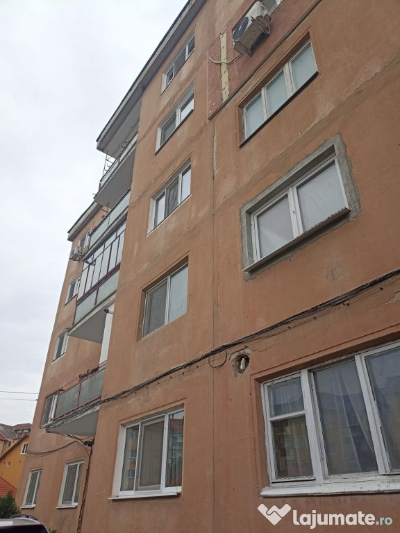 De vânzare apartament cu 3 camere în Sfântu Gheorghe