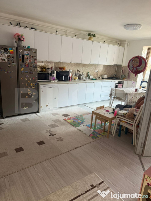 Apartament cu 3 camere, parter inalt, zona Florilor, cu parc