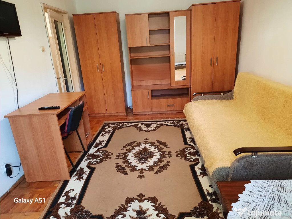 Proprietr, inchiriez garsoniera 32mp, central, confort 1,etaj 3, balco