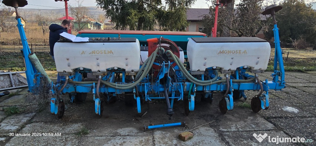 Utilaje agricole (tractoare, semanatoare, etc.)