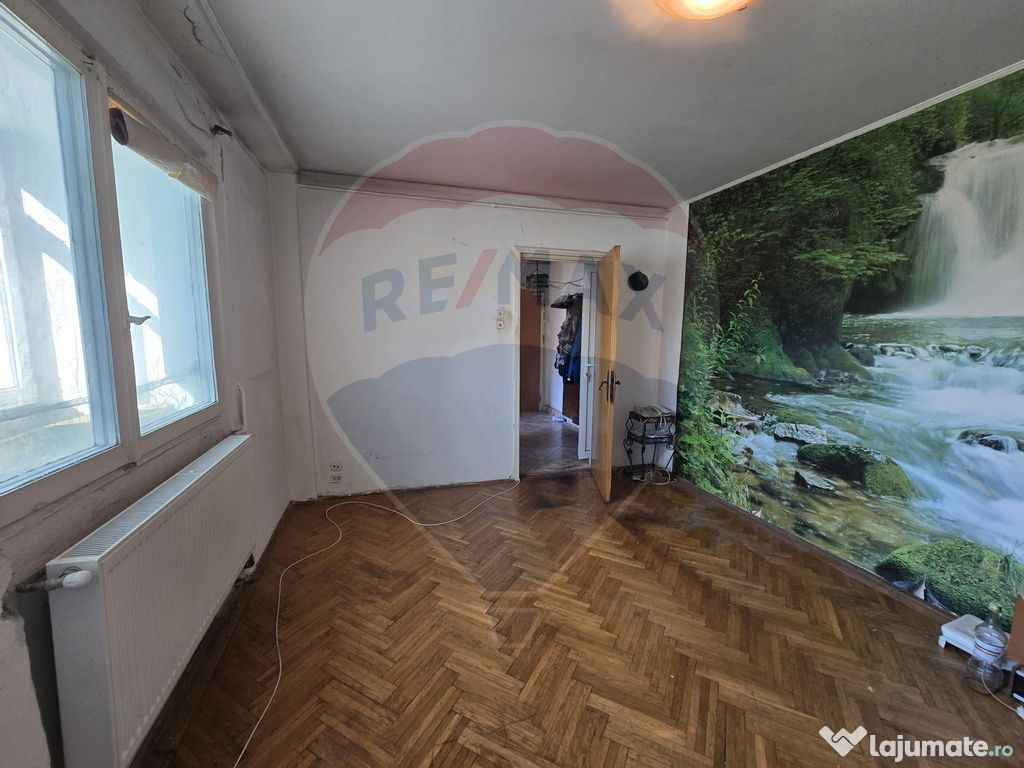 DE VANZARE Apartament cu 3 camere în zona Titan