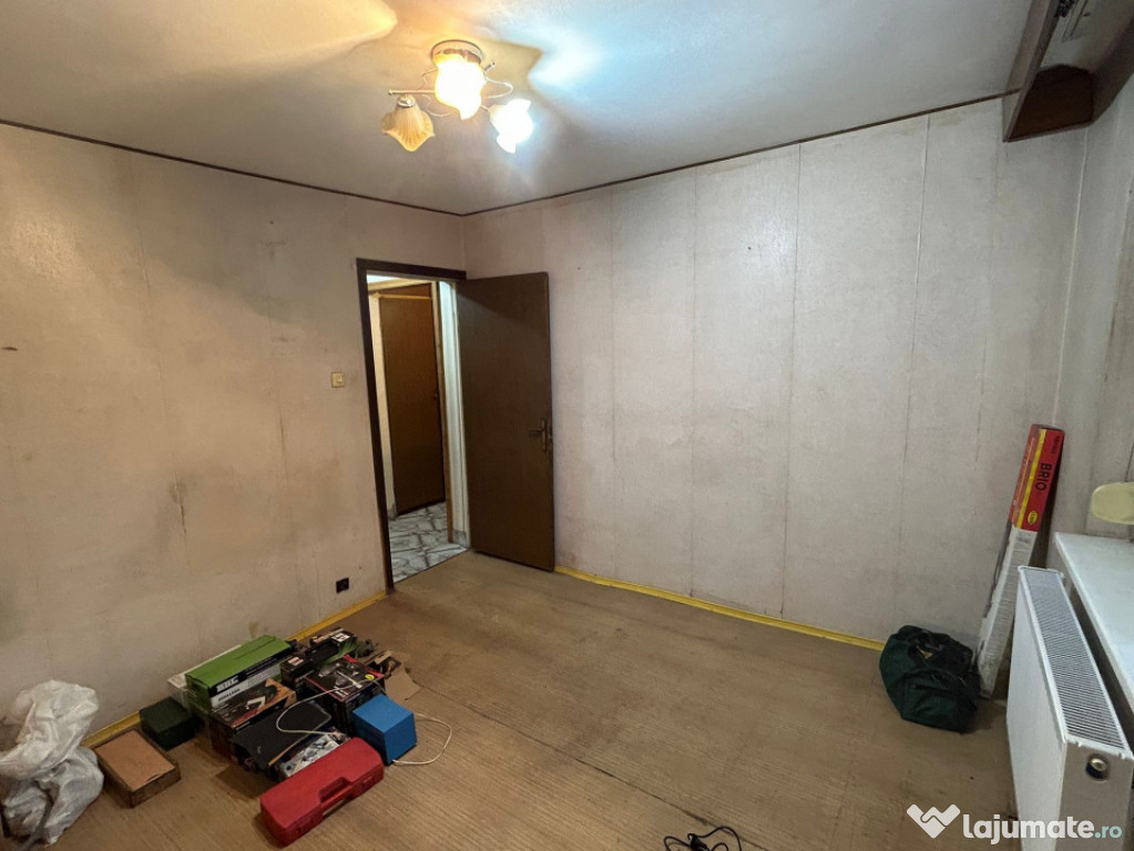 Apartament DECOMANDAT 2 camere-INEL II+loc de parcare