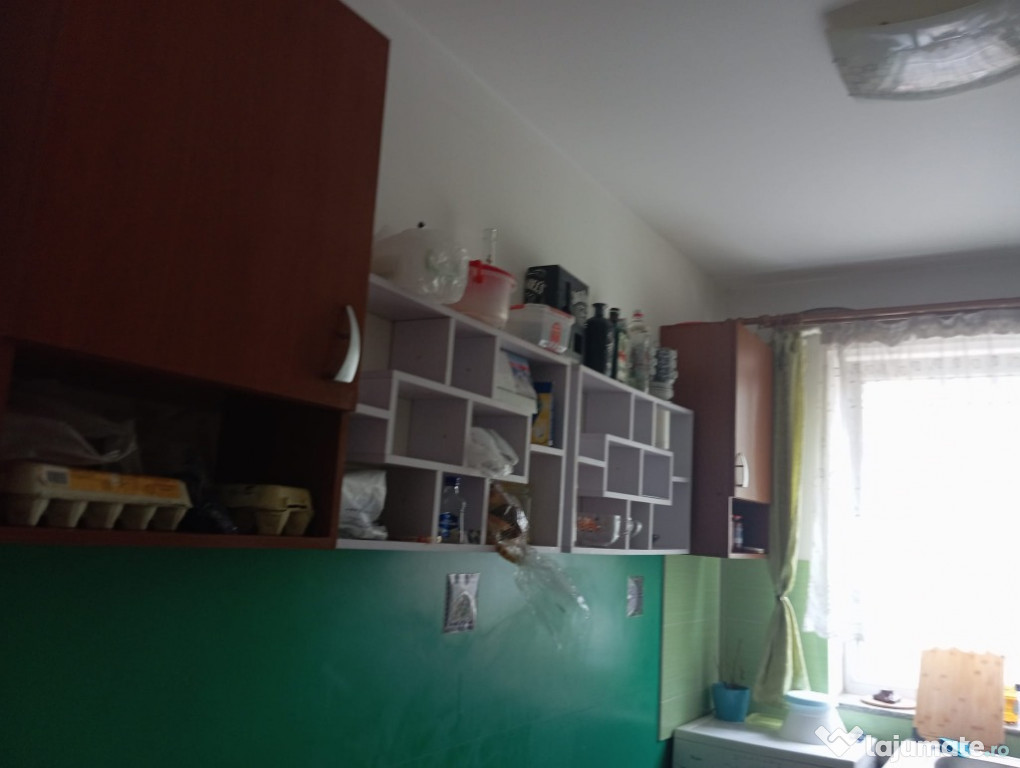 Închiriez apartament