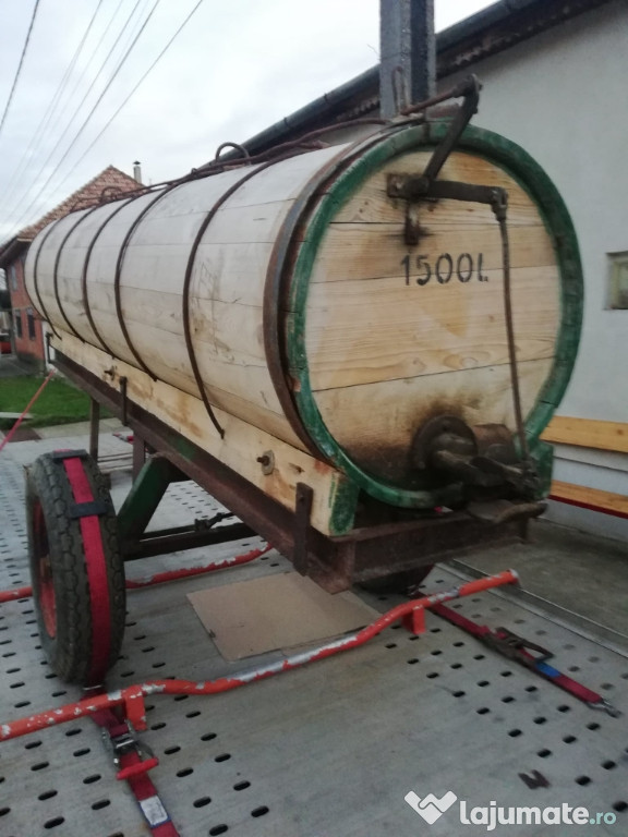 Remorca cu butoi pt apä