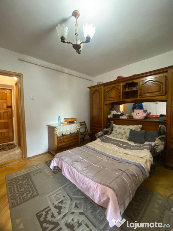 Garsonieră vis a vis de Hala Centrală, etaj 2