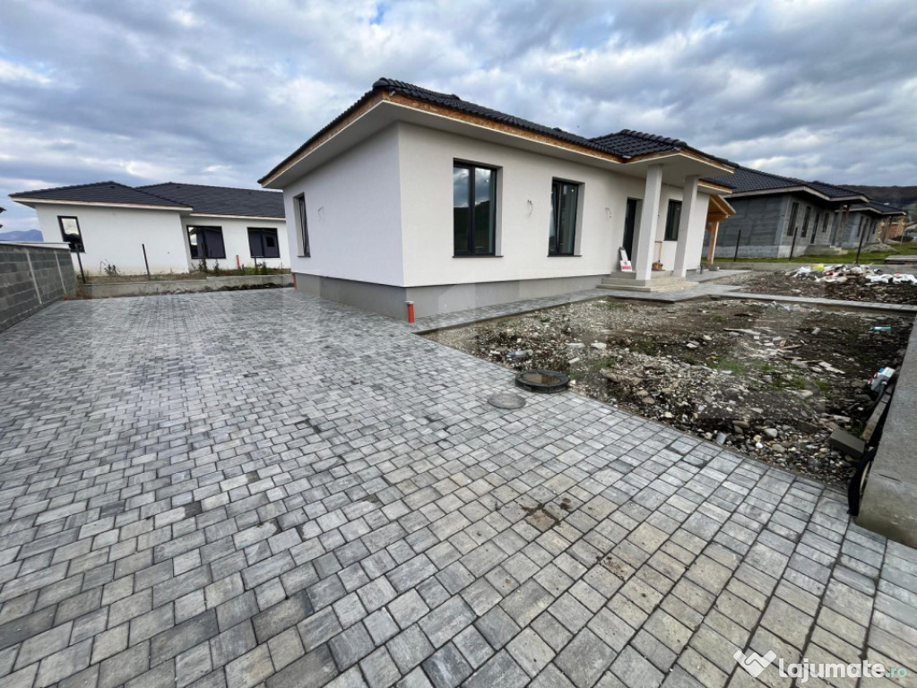 Casa individuala cu 5 ari teren, semifinisata, zona Aerodrom