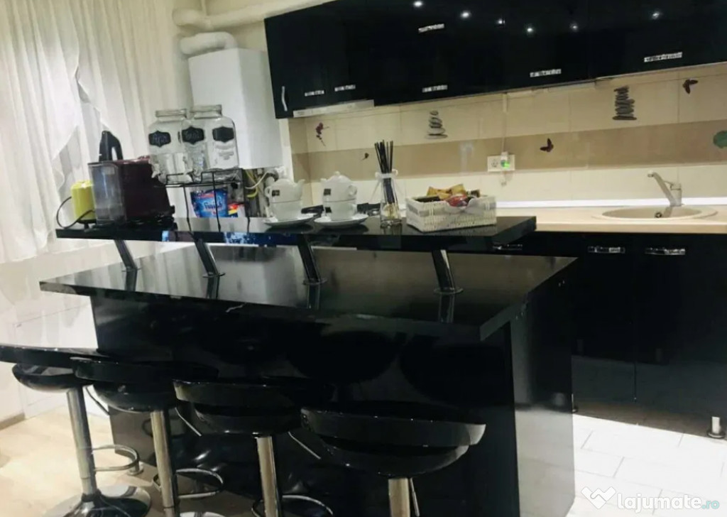 Apartament 3 camere, decomandat - zona Tractorul