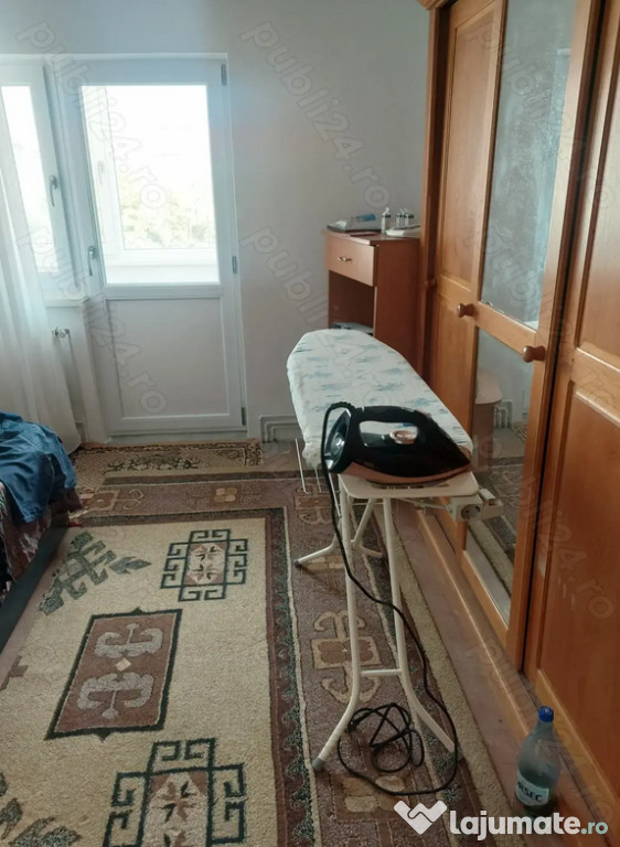 Apartament 3 camere, decomandat - zona Noua