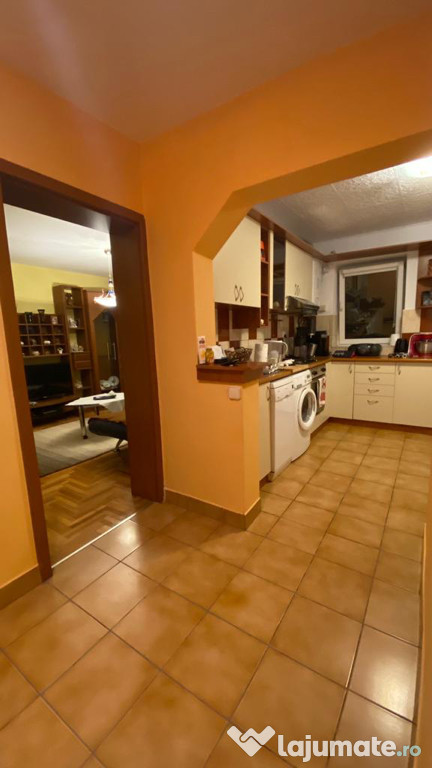 Apartament cu trei camere
