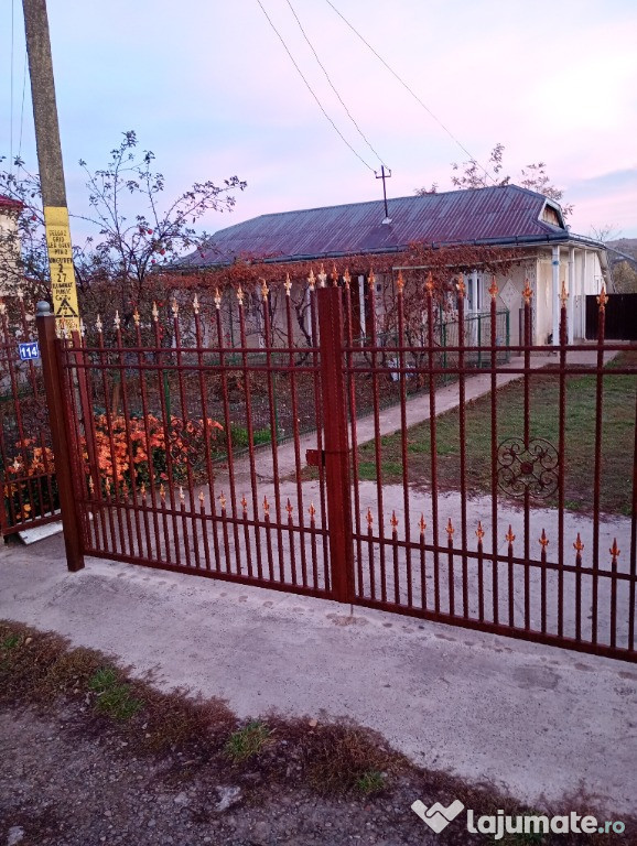 Casa bătrânească de vanzare