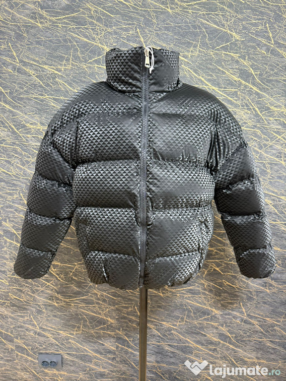 Geaca bufantă neagră