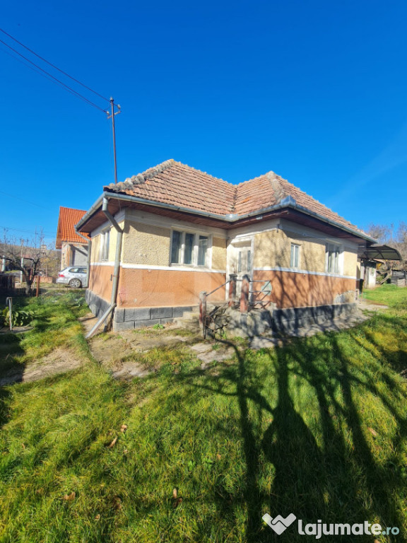 Casa renovabila, 56,7 mp utili, 2500 mp de teren, loc. Rediu