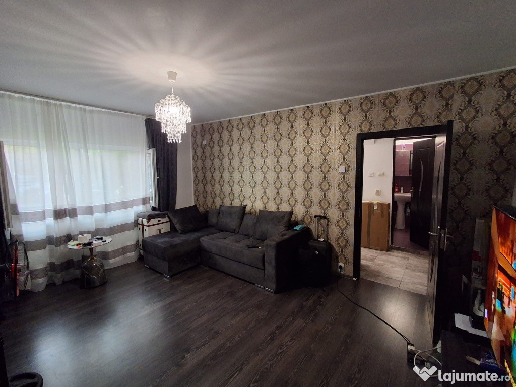 Garsonieră 37 mp, bloc 1986, complet renovată, aproape de transport