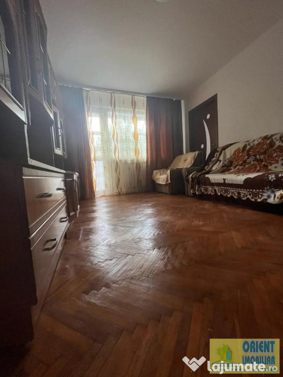 Scoala 8, I.C. Bratianu, 3 camere, etaj 2, gaze, vanzari Constanta