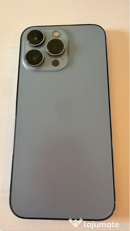 Iphone 13 pro + 4 huse, 2 folii protectie ecran