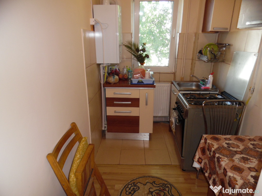 Vand apartament 2 camere in Deva, zona Scarisoara (Astoria), etaj 3,