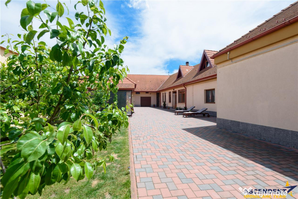 Resedinta cu:foisor,2 garaje, crama tip restaurant garsonier