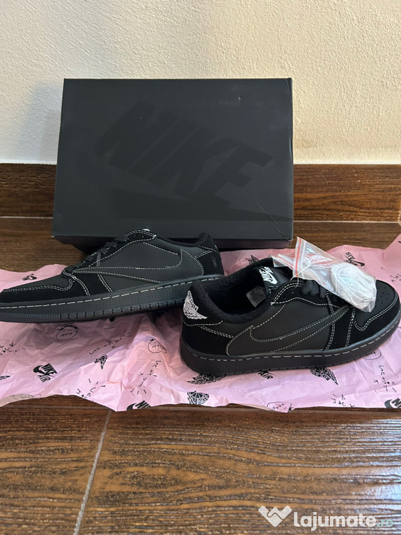 Jordan 1 low X Travis Scott