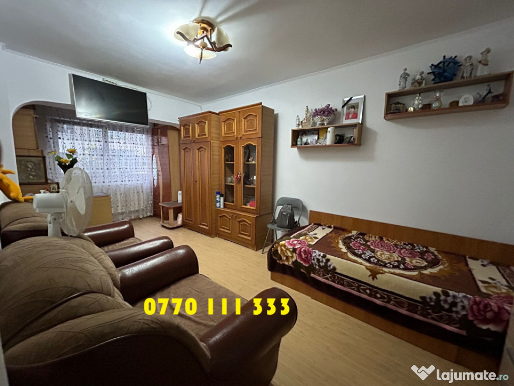 - Etaj 1, Garsoniera mobilat utilata, zona Bariera.