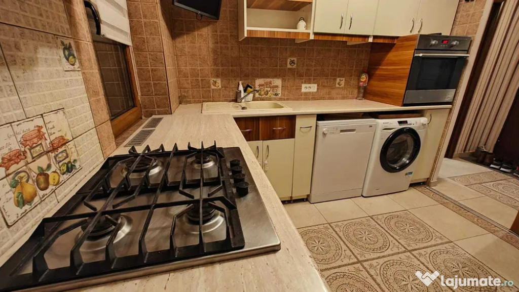 APARTAMENT 3 CAM, SEMIDECOMANDAT,ETAJUL 1, PODU ROS, PET FRI