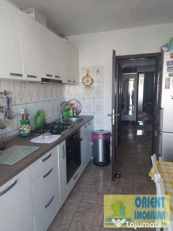 Trocadero, 3 camere, decomandat, vanzari Constanta