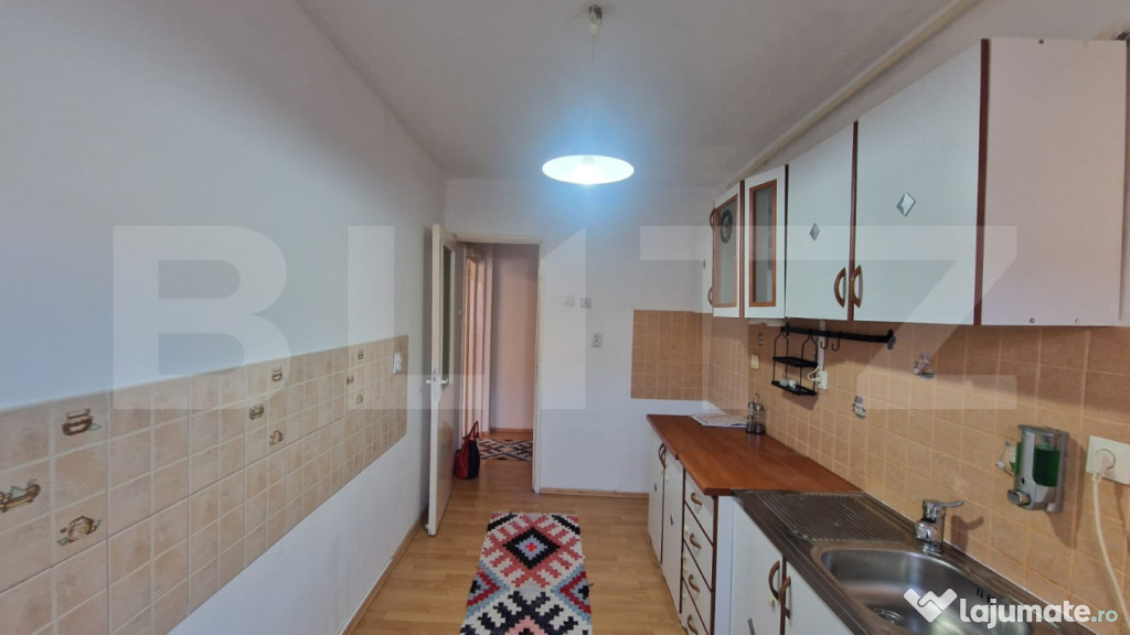 Apartament decomandat , etaj 3 , 2 locuri de parcare, beci ,