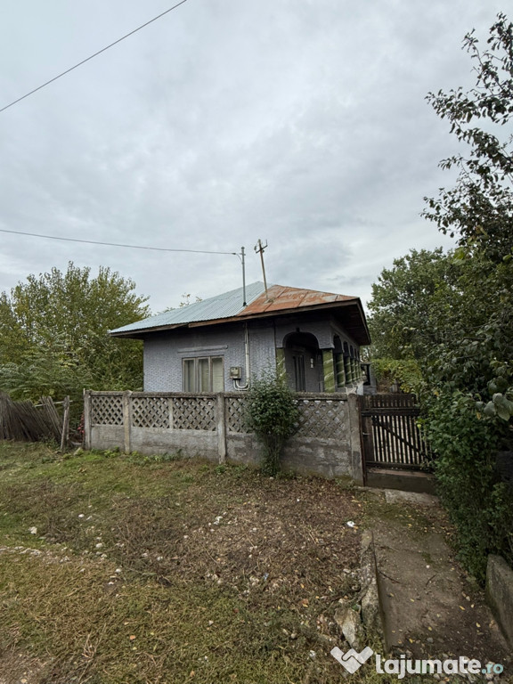 Vand Teren 970 mp cu casă + anexe, Stănești–Bălănu