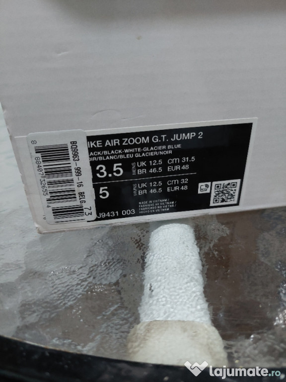 Vând adidași noi !