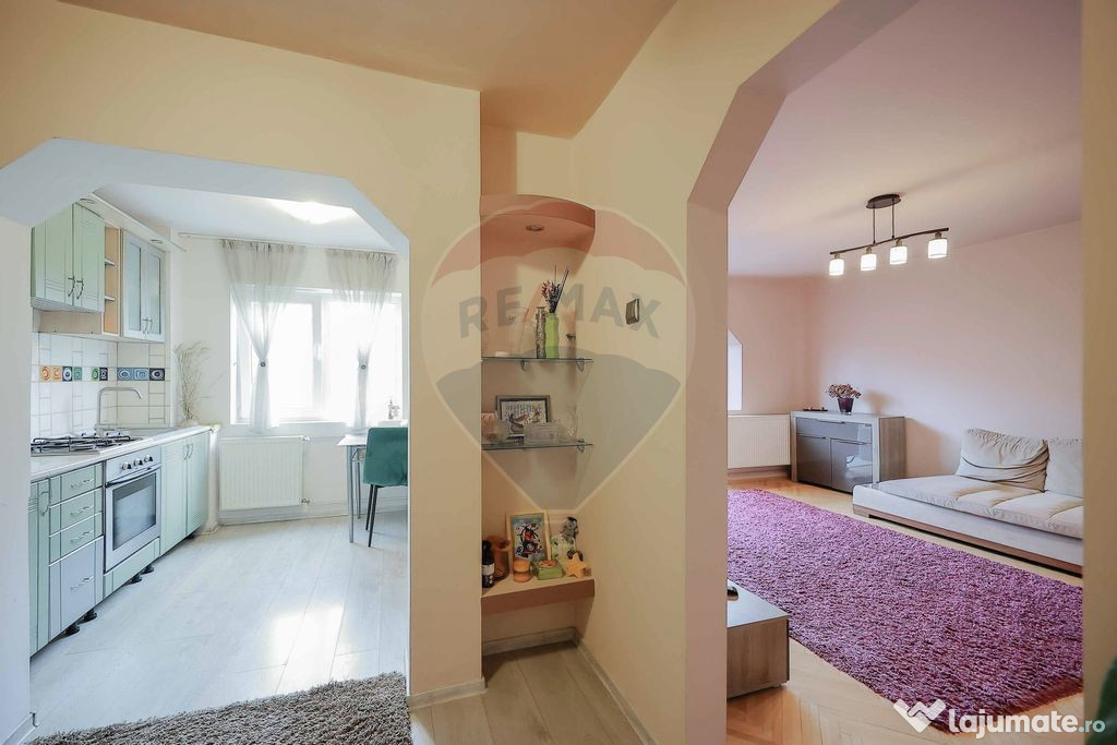 Apartament tip Q cu 4 camere de vânzare în zona Rogerius