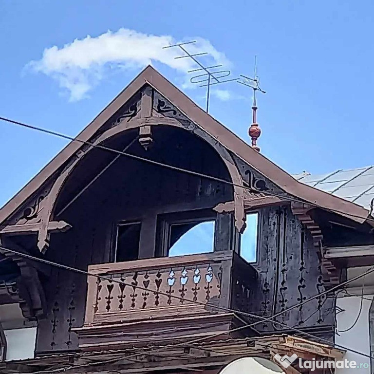 Sinaia - apartament ultracentral 4 camere la mansarda in vila P+E+M