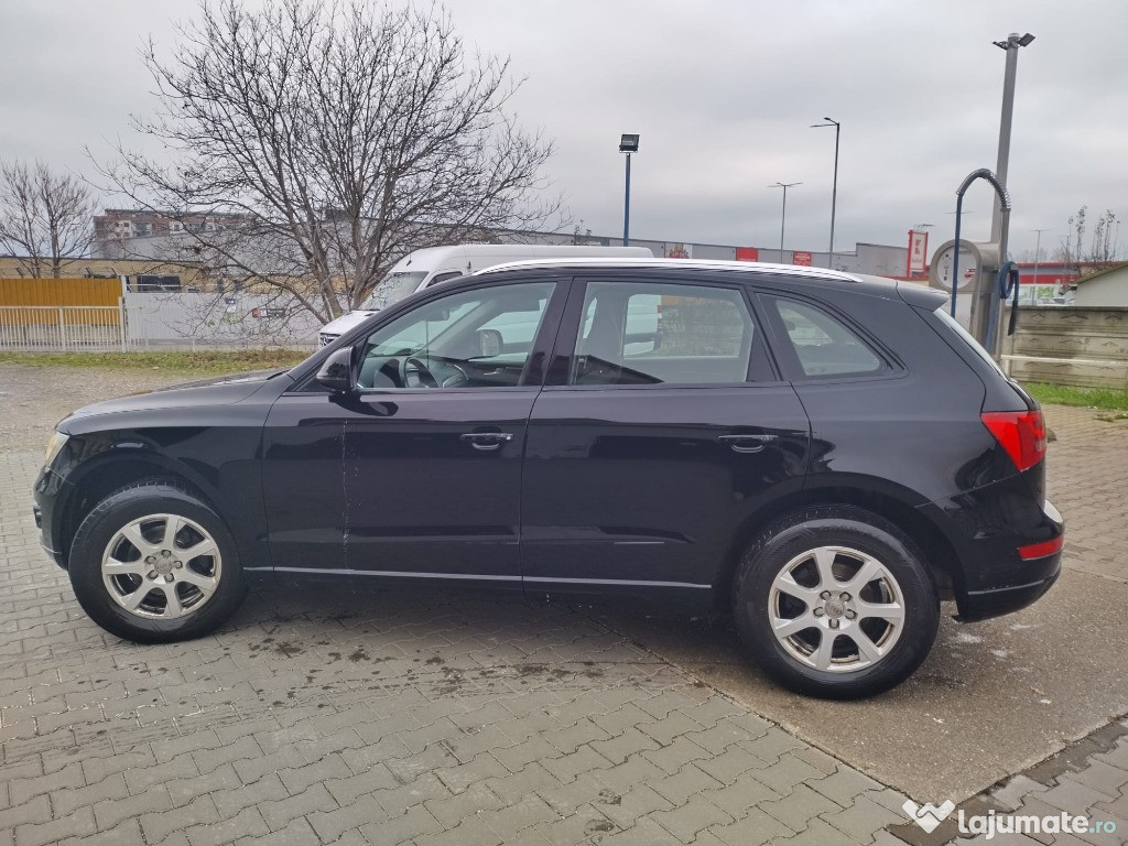 Vand un Audi Q5, elegant, tractiune integrala, motor 2 l