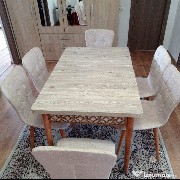 Vând masă extensibilă cu scaune