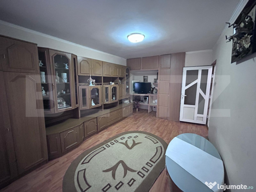 Apartament de vanzare, cu 4 camere, Agriculturii