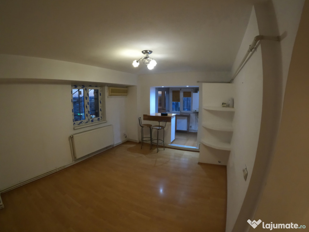 Apartament central de 3 camere, 75 mp, cu boxă pentru depo