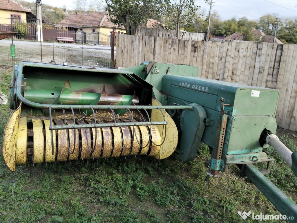 Presa John Deere 244 T