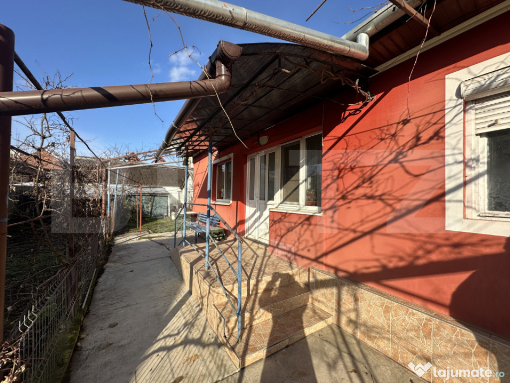 Casă pe un nivel, 3 camere, curte + anexe, ideală pentru p