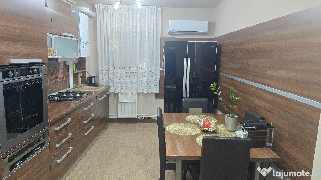 Vand apartament de 3 camere decomandat in Deva, zona I. Creanga,