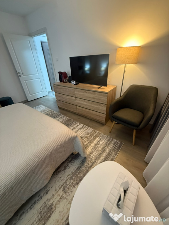 Închiriez garsonieră în Roman în regim hotelier