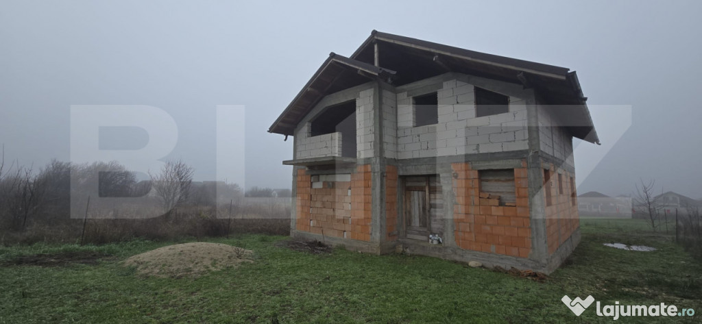 Casa la rosu, P+M, 4 camere, 400 mp teren, Simnicul de Jos