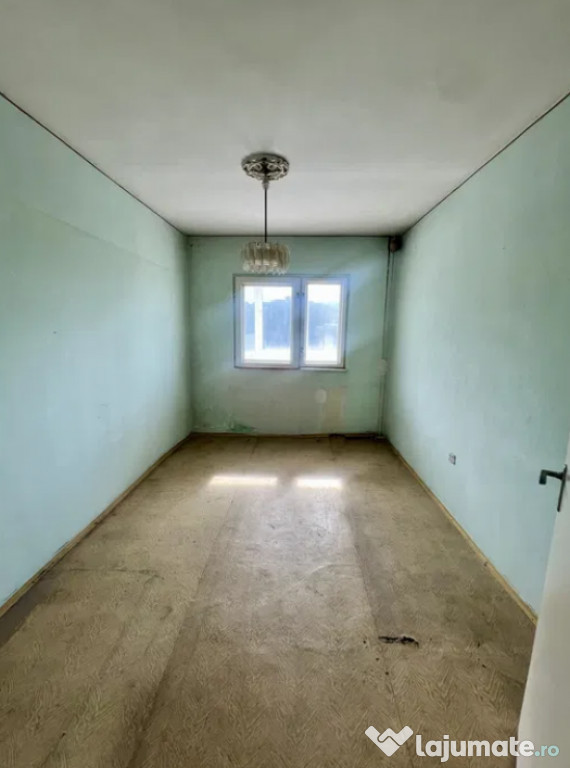 Apartament cu 3 camere, decomandat - zona Grivitei